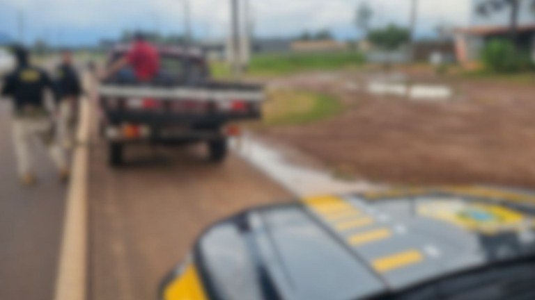 PRF intercepta transporte clandestino de passageiro em compartimento de carga na BR-010, no Maranhão
